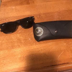 Like new “new wayfarer” sunglasses